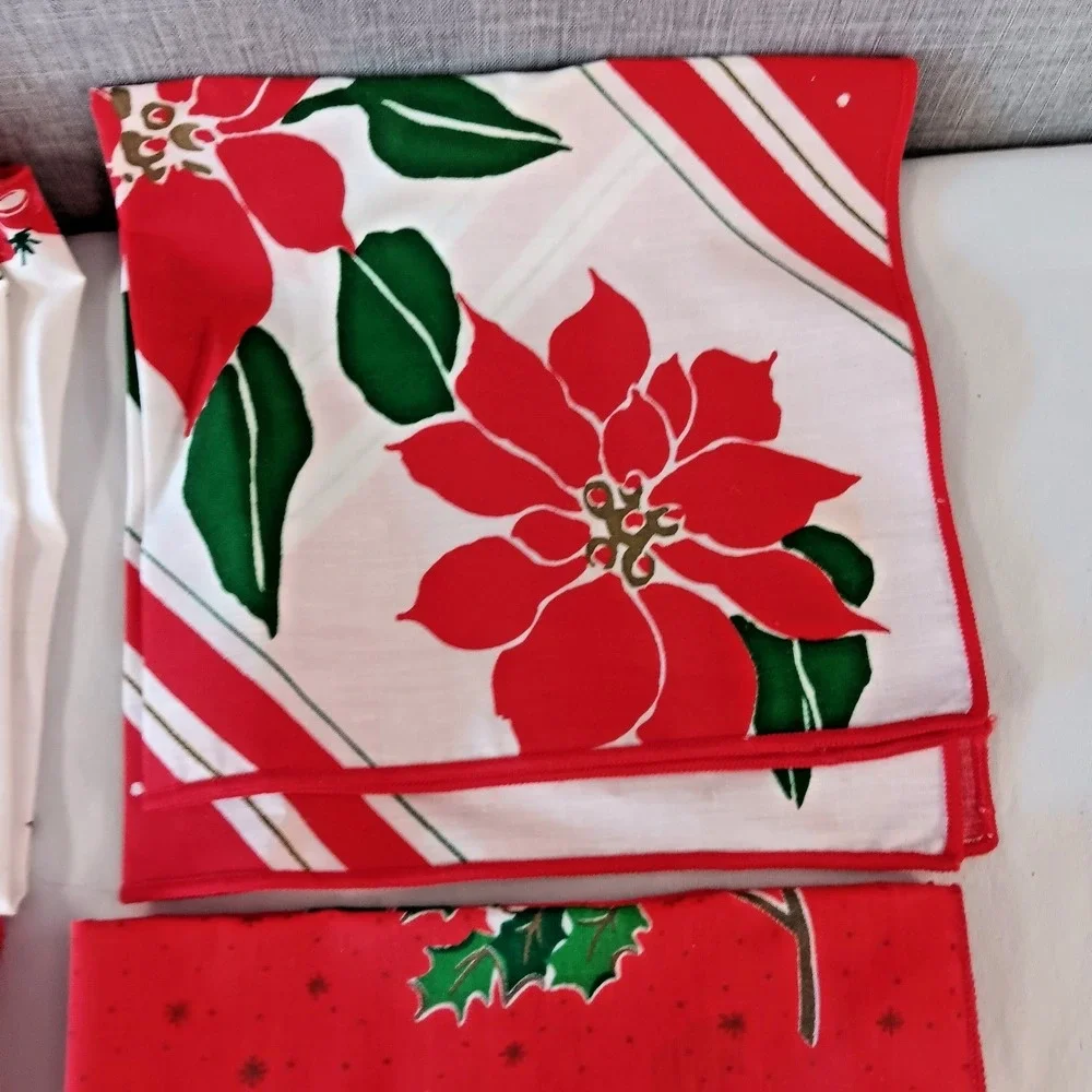 Vintage Christmas Cloth Napkins Set of 4 Holly Poinsettia Red‎ Bows